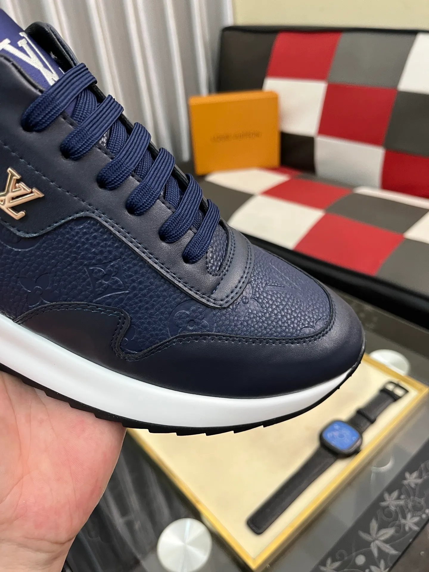 Men's shoes💰438⌚️⌚️《Louis vuitton/LV Louis Vuitton》original quality.~ Unique modern style sneakers. 🏃A must-have casual shoe for trendy men😍😍 Original brand imported from Italy, imported original leather, cowhide lining (refuses to discolor and grind feet) sole: original sole provided by the original factory, French lazy style design ⚠️Fit to the feet, original quality, super comfortable original sole. Code number: 38-443️⃣Colors available